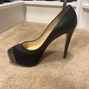 Black leather and suede with silver tip